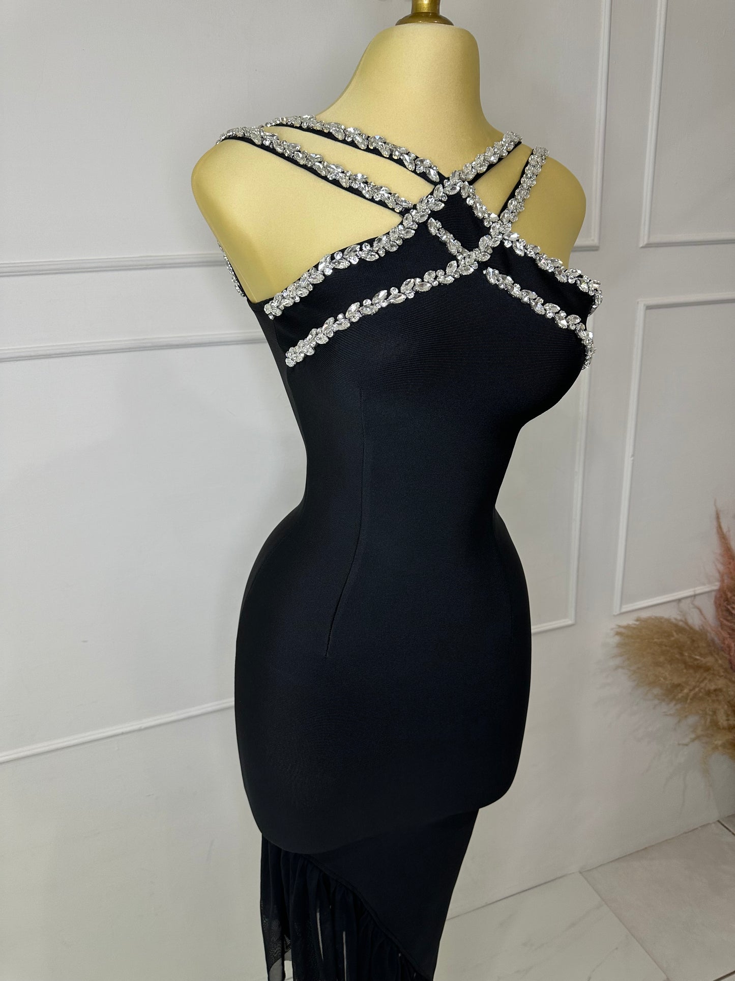 Vestido negro con piedras