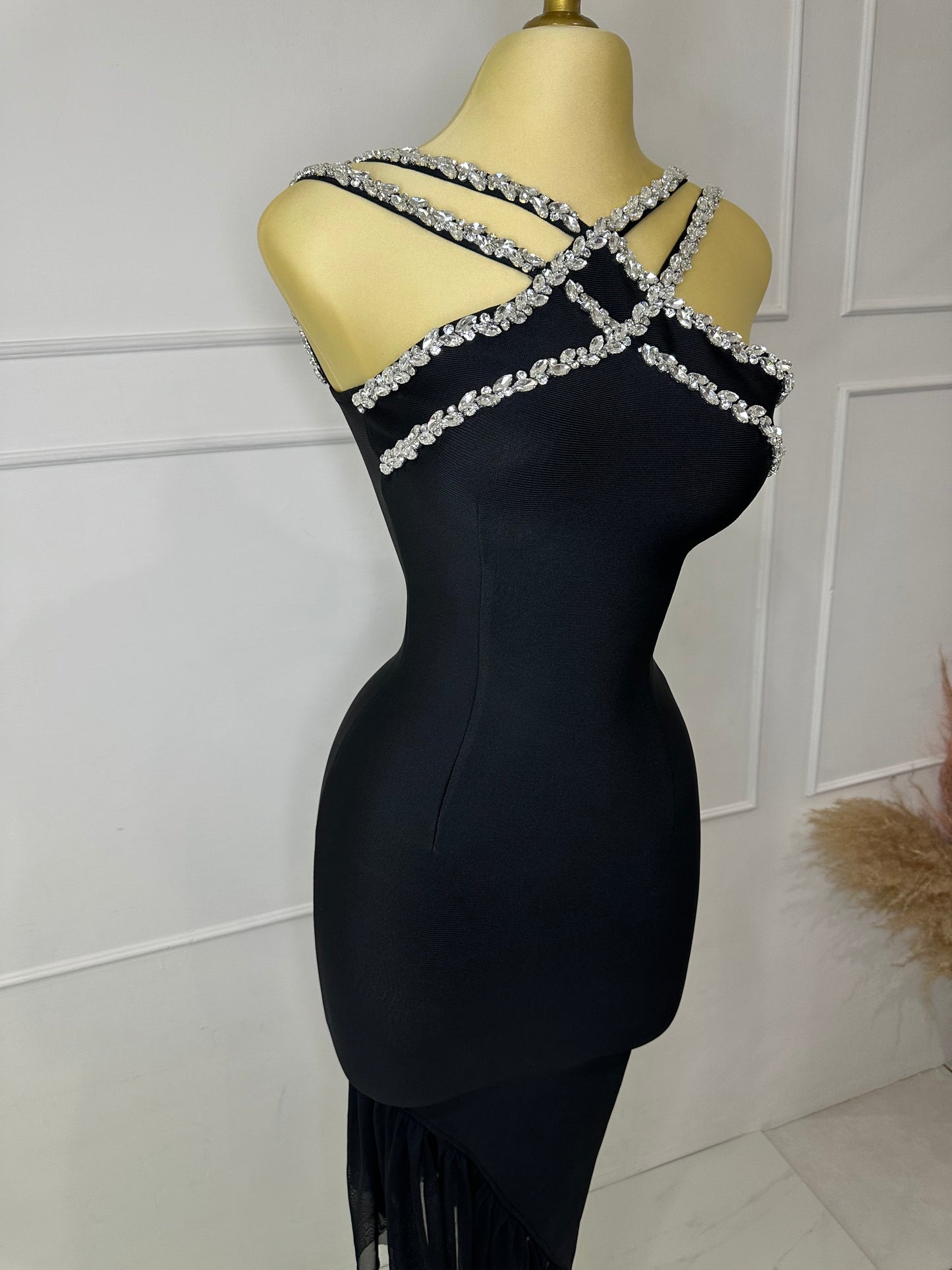 Vestido negro con piedras